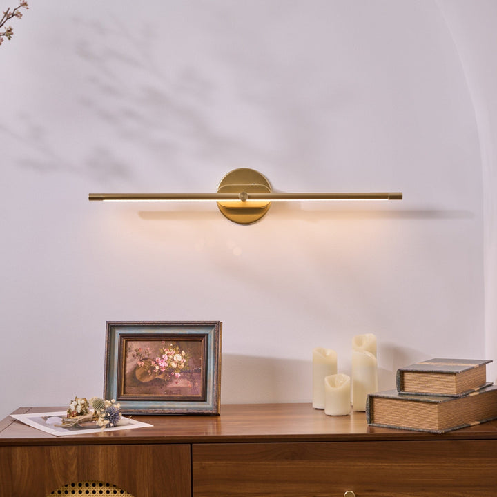 Złota smukła lampa LED ścienna do łazienki, elegancki design, IP44.