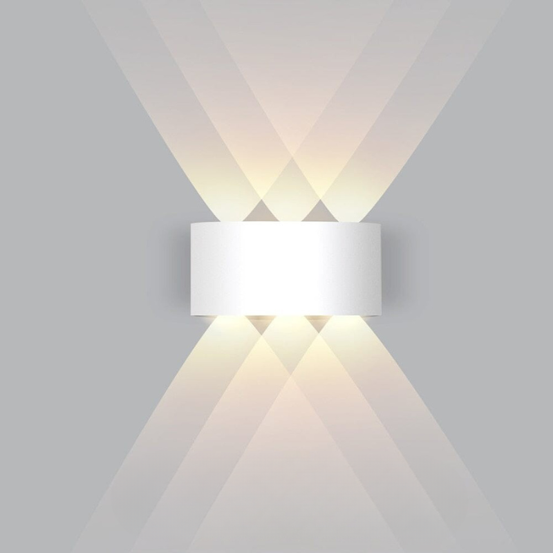Smukła lampa elewacyjna LED, wodoodporna, energooszczędna, idealna na balkon.