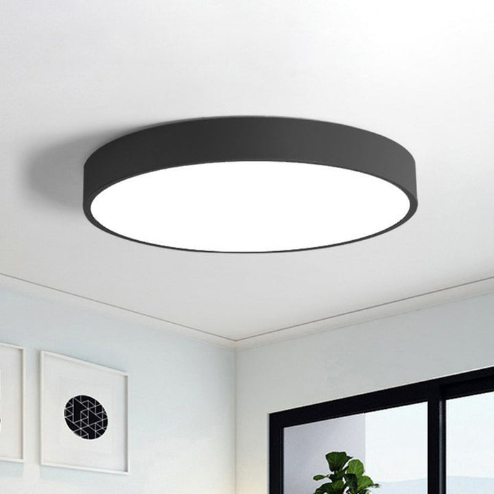 Okrągła lampa LED sufitowa. Smukła, nowoczesna konstrukcja, doskonała do sypialni, salonu i innych wnętrz.