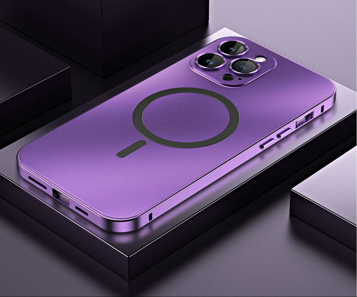 Eleganckie metalowe etui do iPhone, smukła obudowa dla wytrzymałej ochrony telefonu.