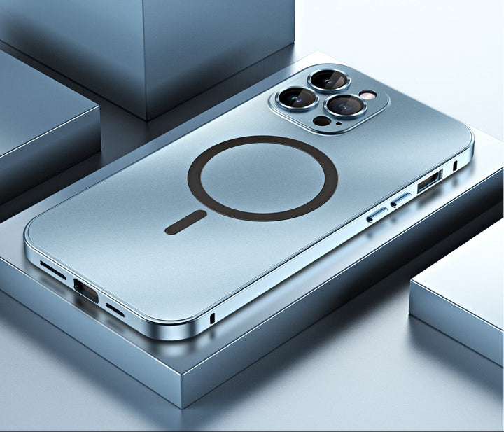 Akcesorium iPhone: Smukłe metalowe etui, elegancki design i solidna ochrona telefonu.