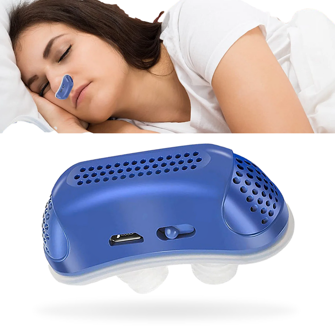 Kobieta śpiąca spokojnie z założonym niebieskim mikro aparatem CPAP przeciw chrapaniu