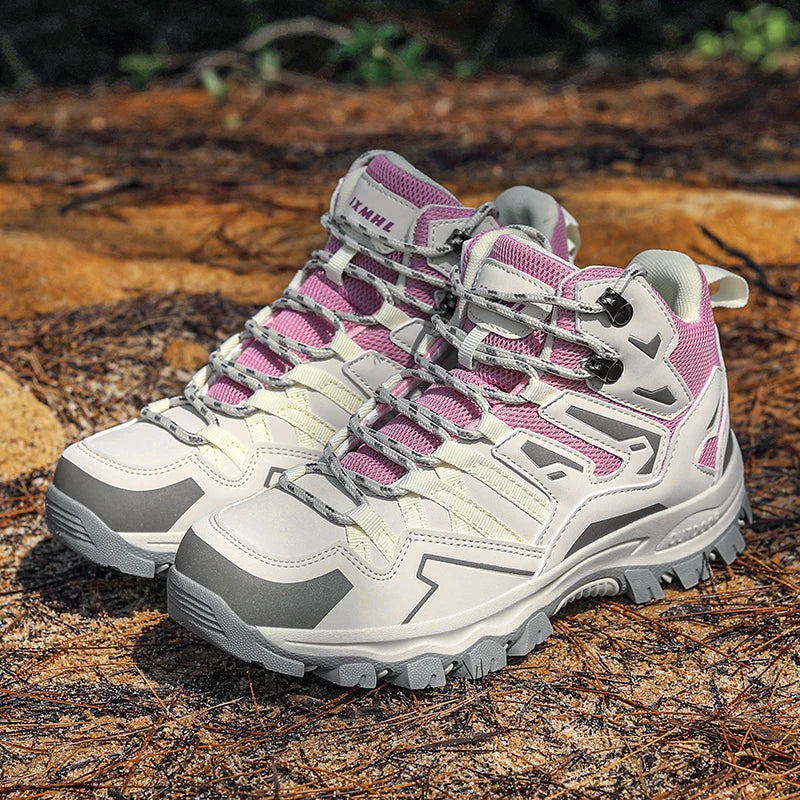 Solidne buty trekkingowe unisex, idealne na górskie wędrówki i zimowe piesze wycieczki.