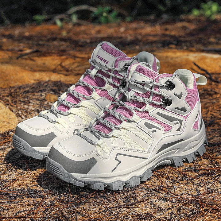 Solidne buty trekkingowe unisex, idealne na górskie wędrówki i zimowe piesze wycieczki.