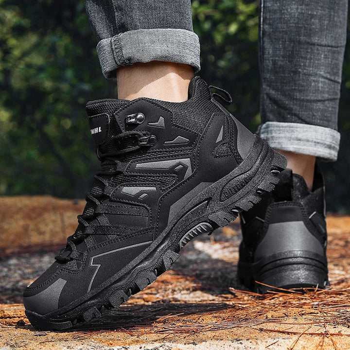 Zimowe buty trekkingowe z dobrą przyczepnością, dla bezpieczeństwa na śliskich nawierzchniach.