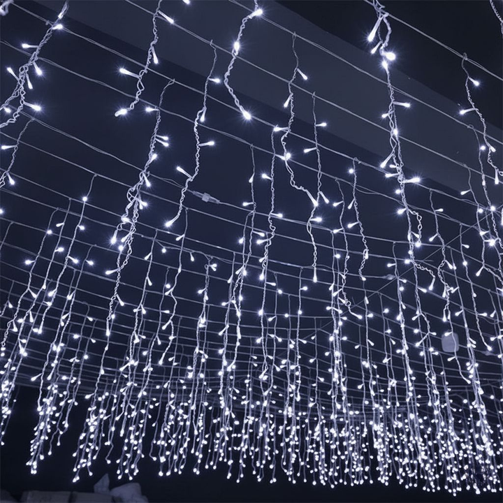 Kurtyna świetlna 50m LED sople, magia świąt na zewnątrz. Lampki choinkowe zewnętrzne, niskie napięcie.