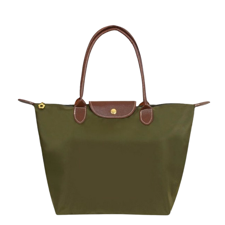 Duża torba damska shopper z długimi uchwytami w codziennej stylizacji