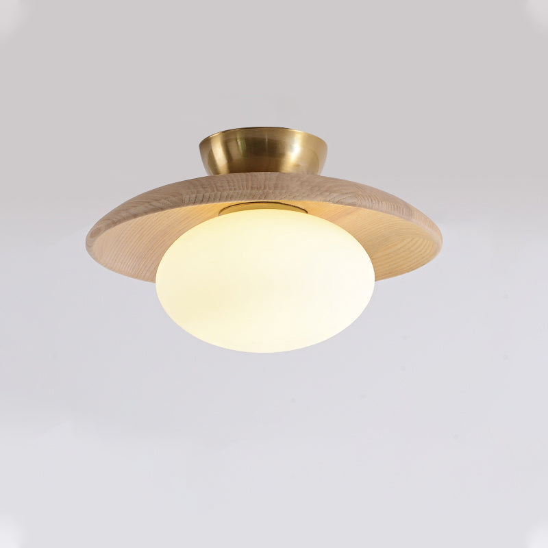 Nowoczesna lampa sufitowa. Oświetlenie do salonu i sypialni, drewno i matowe szkło. Stylowy design.