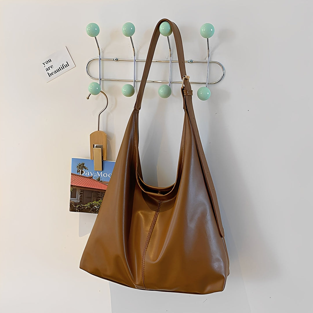 Modna, swobodna torba damska ze skóry naturalnej. Elegancka i uniwersalna akcesoria do wielu stylizacji.