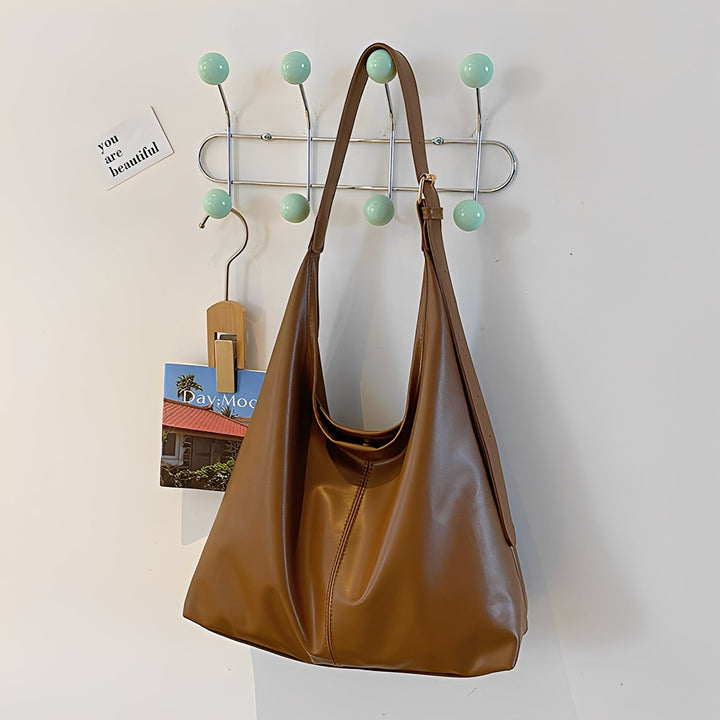 Modna, swobodna torba damska ze skóry naturalnej. Elegancka i uniwersalna akcesoria do wielu stylizacji.