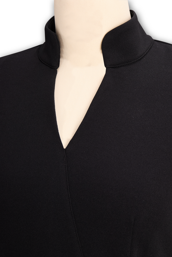 Sukienka z paskiem, długi rękaw, midi długość. Moda damska, ponadczasowy design.