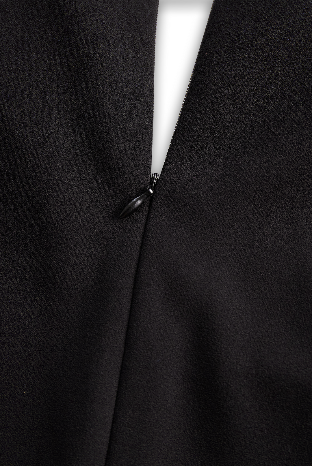 Damska sukienka midi, długi rękaw, pasek. Idealna na jesień i zimę, bardzo elegancka.