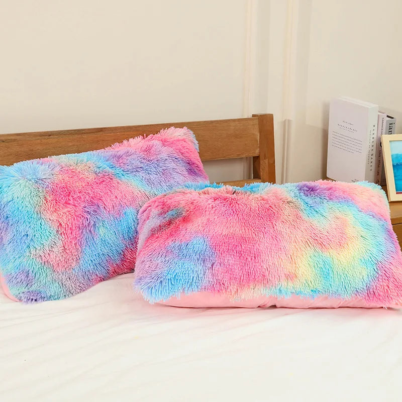 Przytulny i miękki koc faux fur. Gruba narzuta z futerka, idealna do relaksu i ciepła w domu.