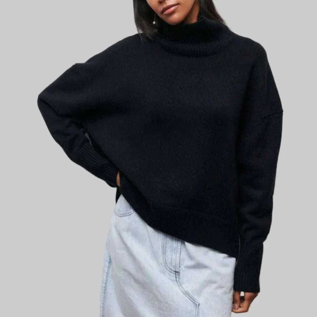 Stylowy sweter damski z golfem, ciepły model o grubym splocie