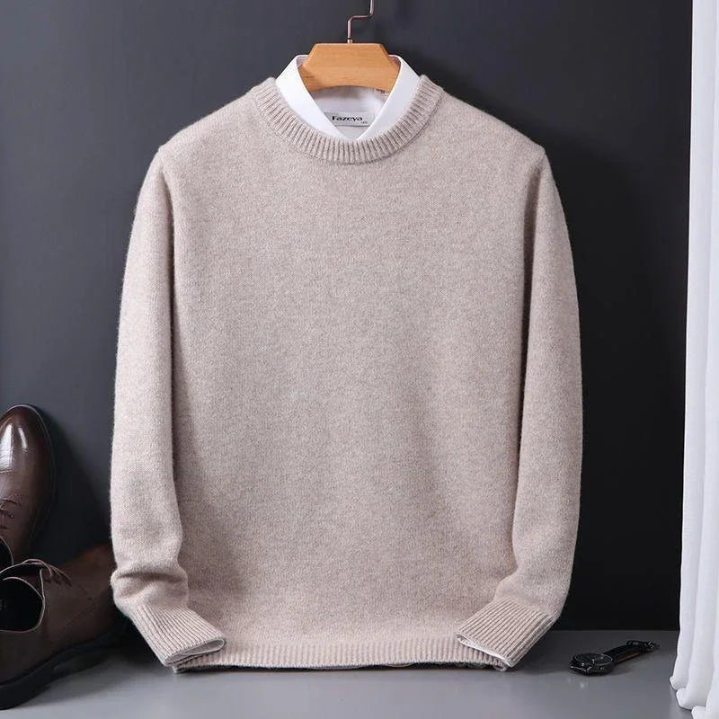Stylowy sweter męski dzianinowy, widok na ramię i rękaw odzieży