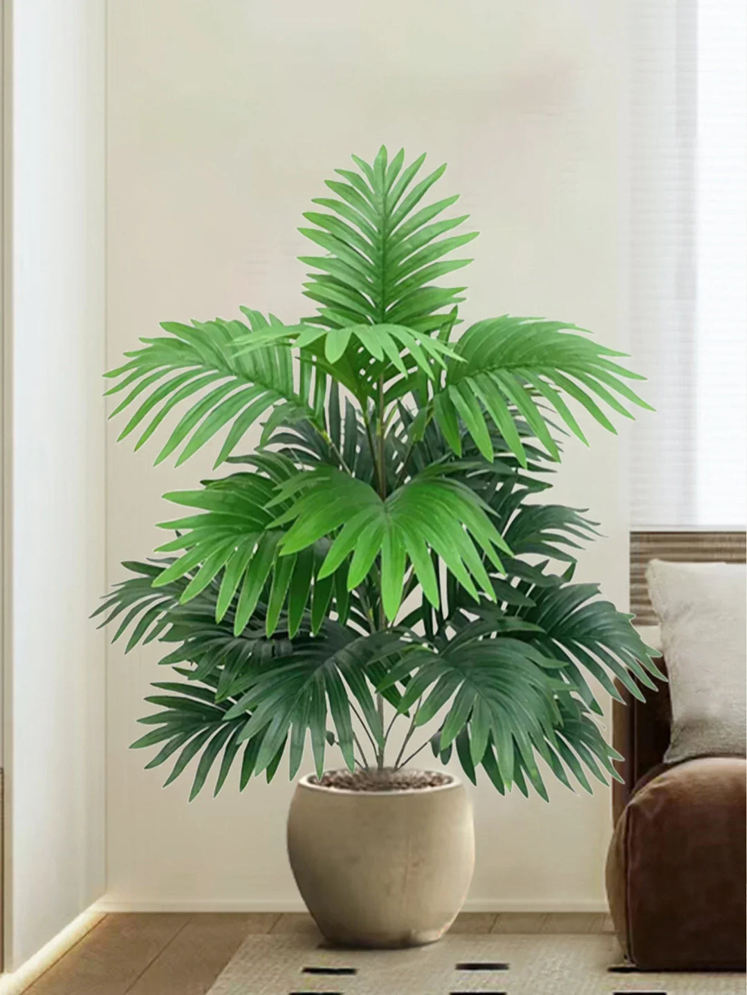 Bezobsługowa sztuczna palma, zielona roślina doniczkowa, stylowy home decor do salonu.