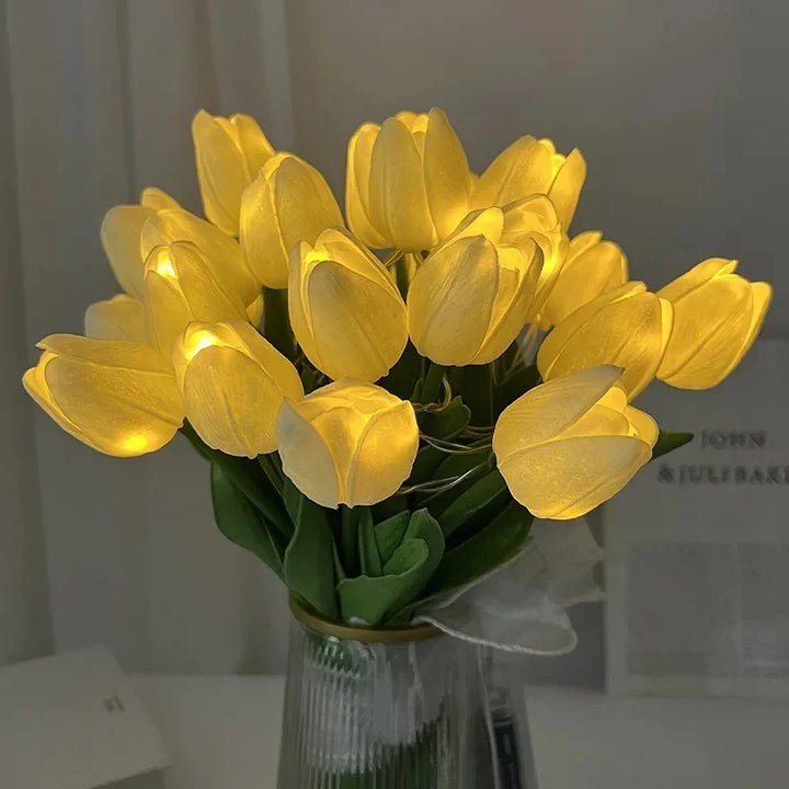 Eleganckie tulipany LED w wazonie, rozświetlające wnętrze, tworząc ciepłą i przytulną atmosferę w domu.