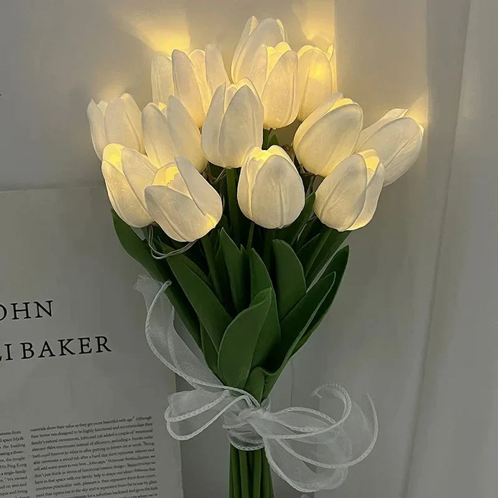 Tulipany LED z ciepłym światłem, tworzące magiczną atmosferę w każdym wnętrzu. Idealne oświetlenie dekoracyjne.