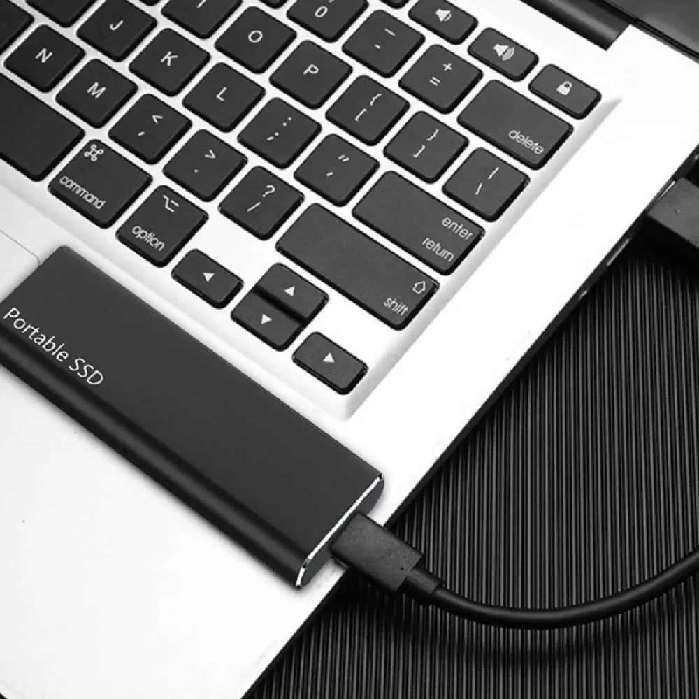 Dysk SSD zewnętrzny 4TB z portem USB-C. Niezawodna pamięć do przechowywania danych i szybki transfer plików.