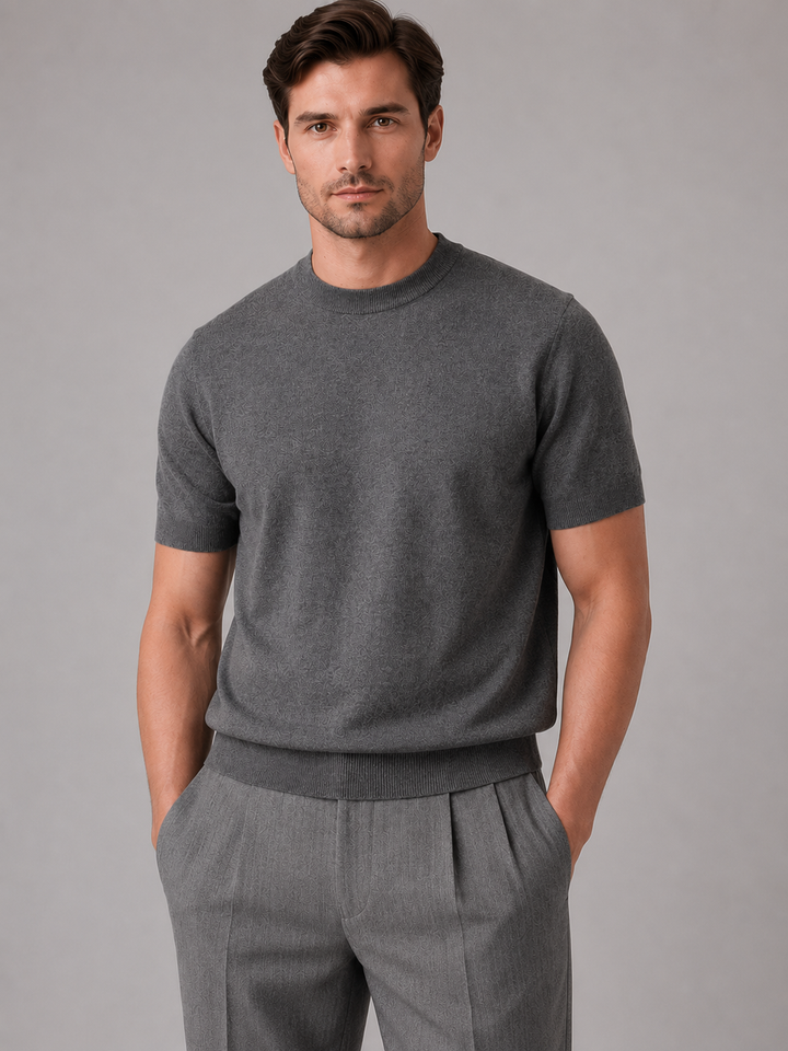 Męski t-shirt z dzianiny z krótkim rękawem, elegancka koszulka męska w zbliżeniu