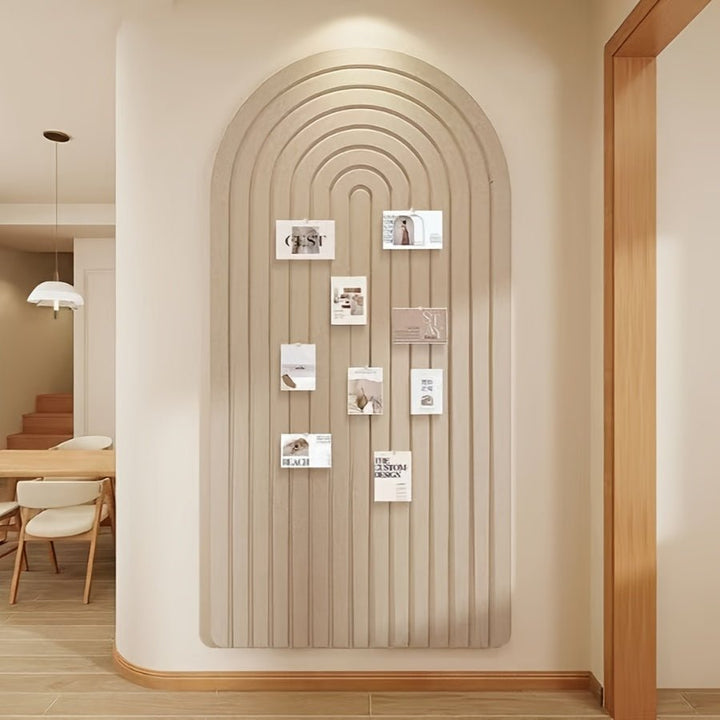 Filcowa tablica ścienna z łukiem boho jako organizer na notatki w domowym biurze