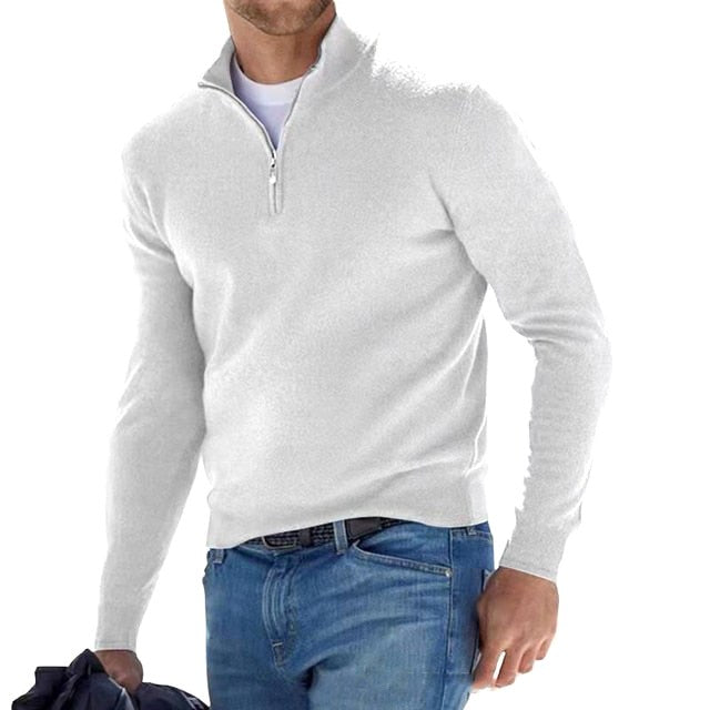 Elegancki sweter męski z suwakiem prezentowany na sylwetce