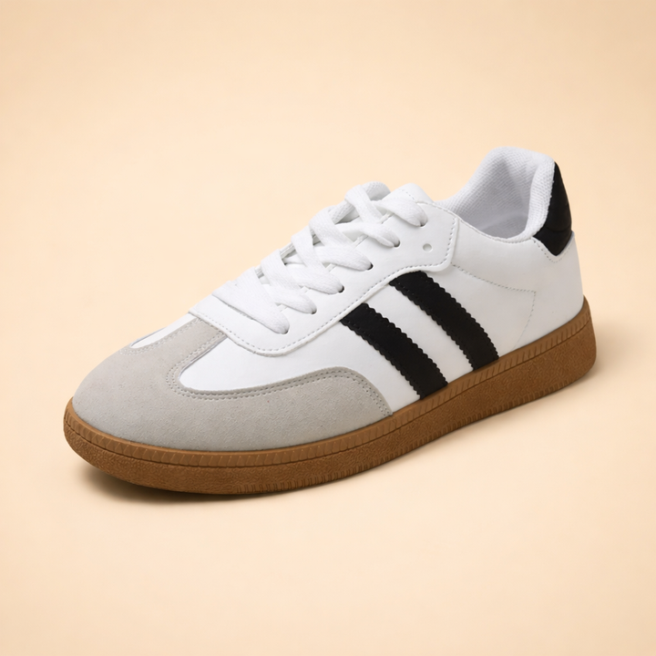 Modne trampki damskie, jasne obuwie sportowe. Stylowe buty na co dzień, idealne do miejskich stylizacji.