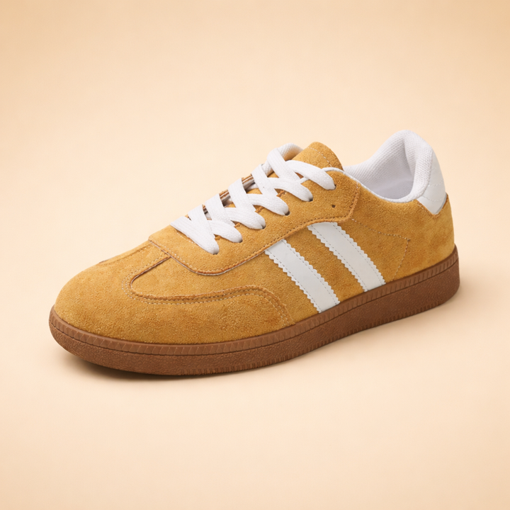 Lekkie trampki damskie, widok z przodu. Sportowe buty na co dzień z oddychającego materiału, idealne na lato.