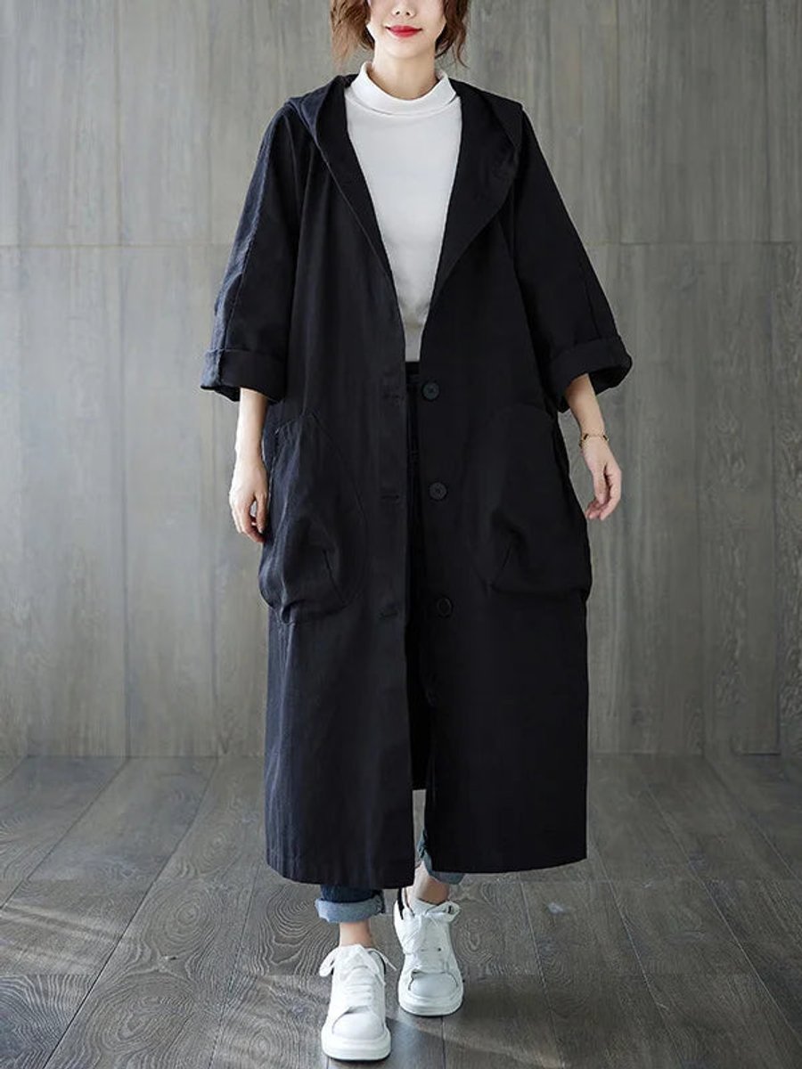 Elegancki płaszcz damski typu trencz, krój oversize z kapturem, tył