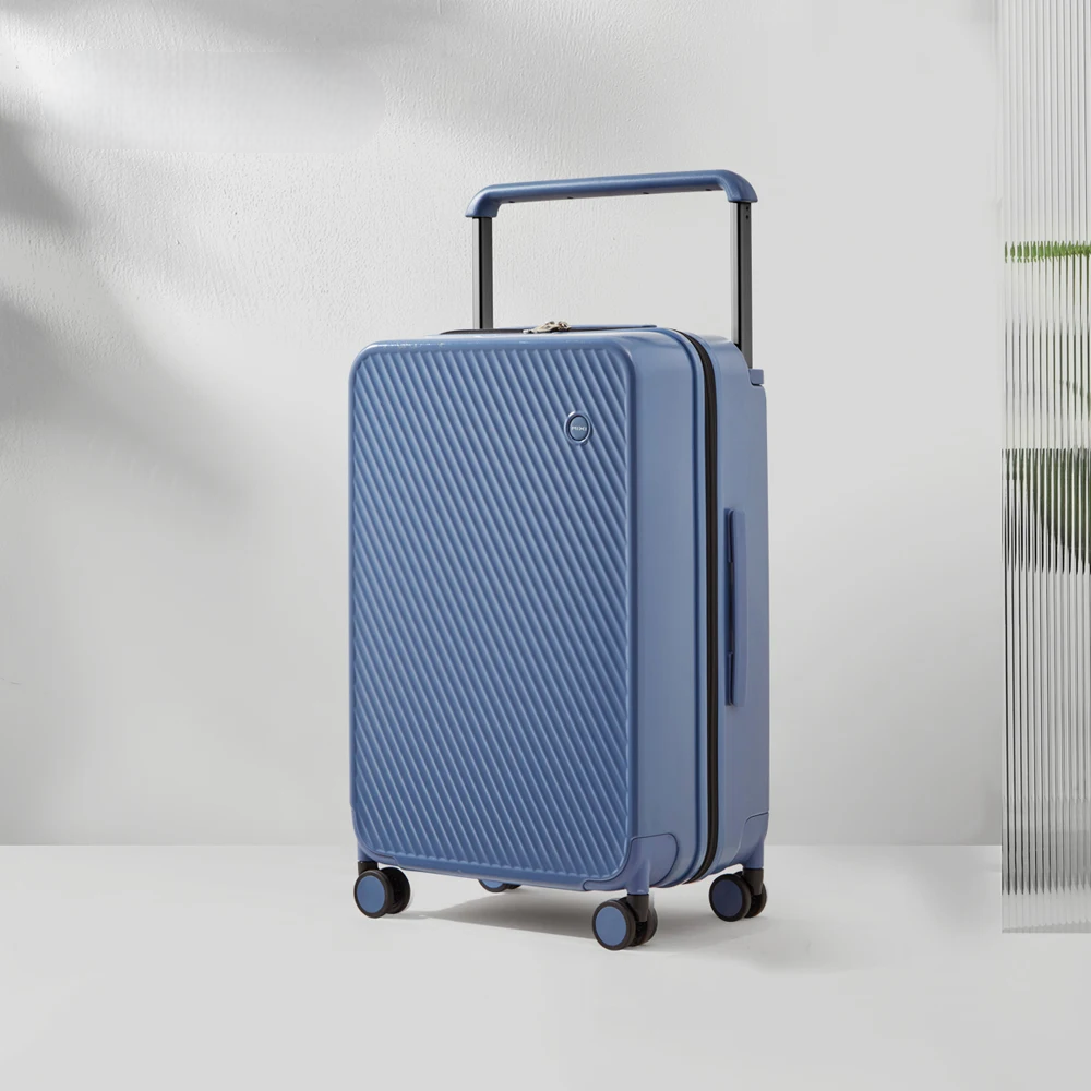 Twarda walizka podróżna z kółkami spinner i zamkiem TSA. Poliwęglanowa konstrukcja z szerokim uchwytem dla łatwego transportu.