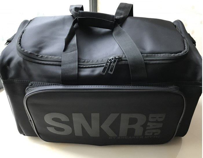Wielofunkcyjny plecak uniseks na sneakersy i sprzęt podróżny. Wodoodporny, sportowy, z licznymi przegrodami.