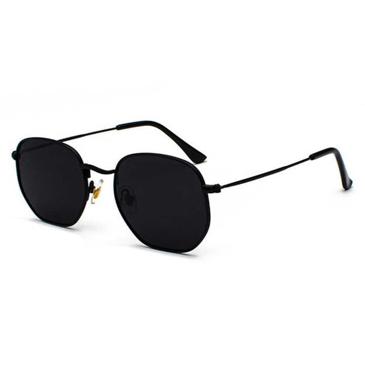 Różowe okulary przeciwsłoneczne vintage unisex. Akcesorium w stylu retro, modne i zapewniające ochronę UV.