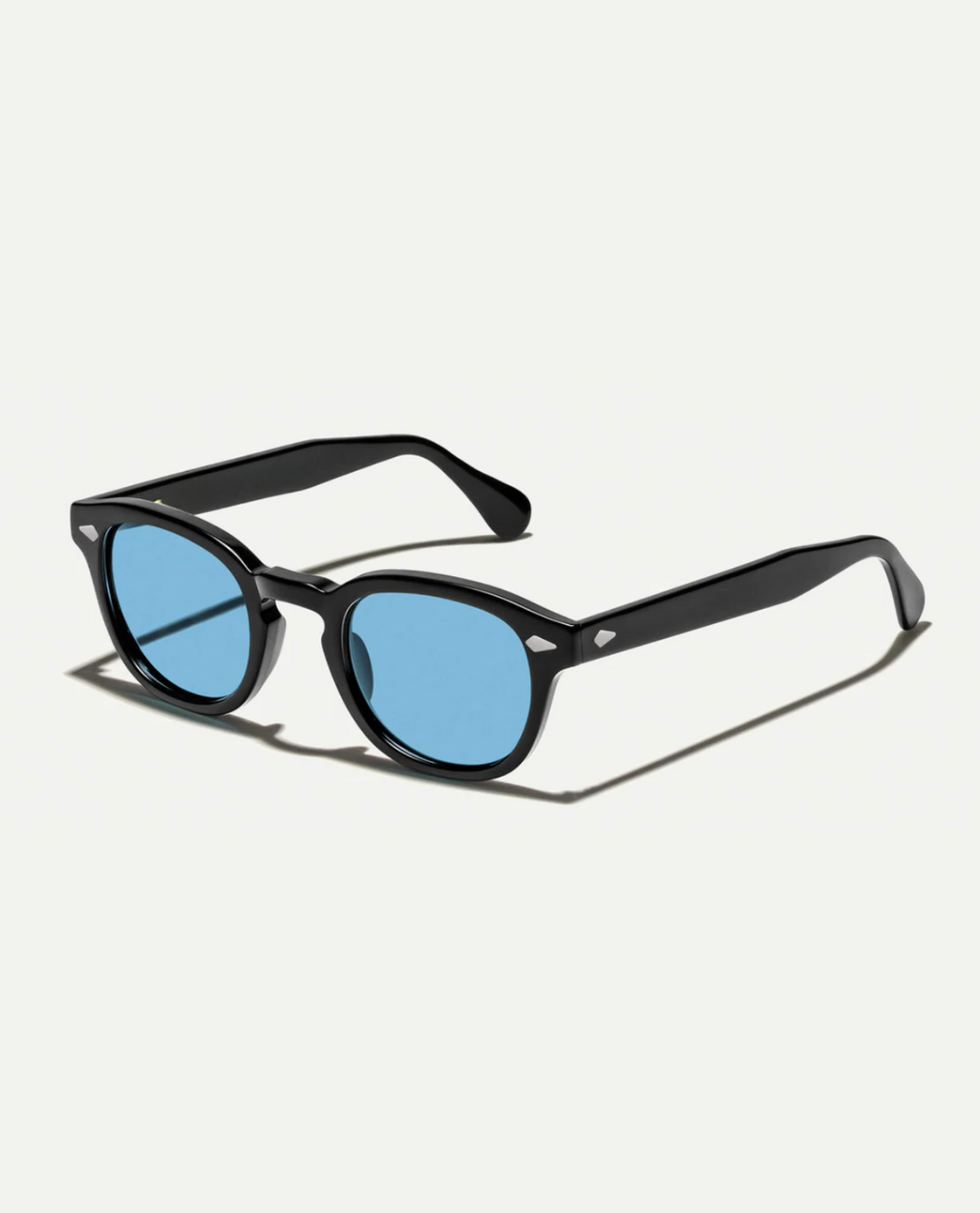 Modne okulary przeciwsłoneczne unisex w stylu ulicznym, z barwnymi soczewkami, idealne na lato.