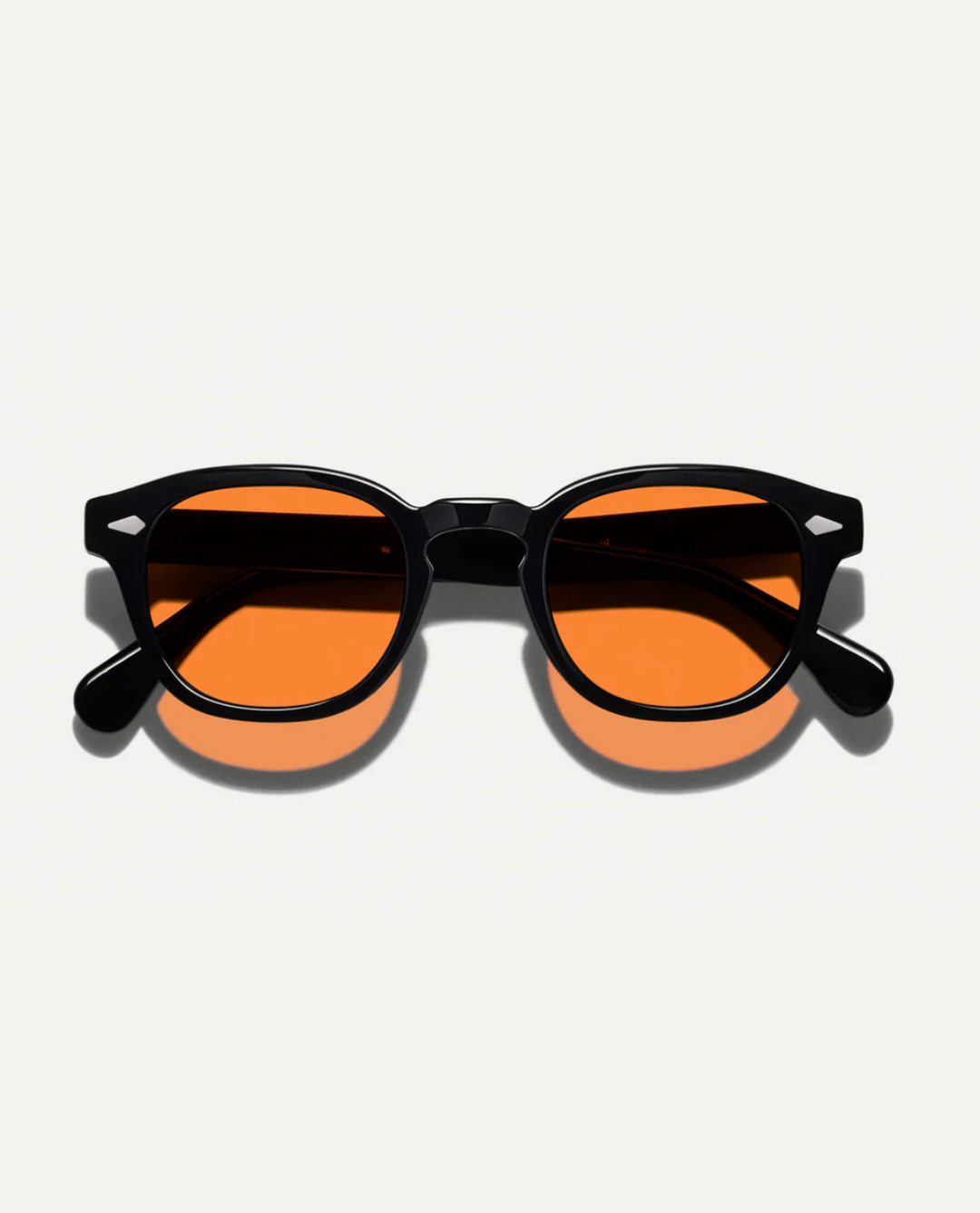Modne okulary przeciwsłoneczne unisex z kolorowymi soczewkami, skuteczną ochroną UV. Idealne na słoneczne dni.