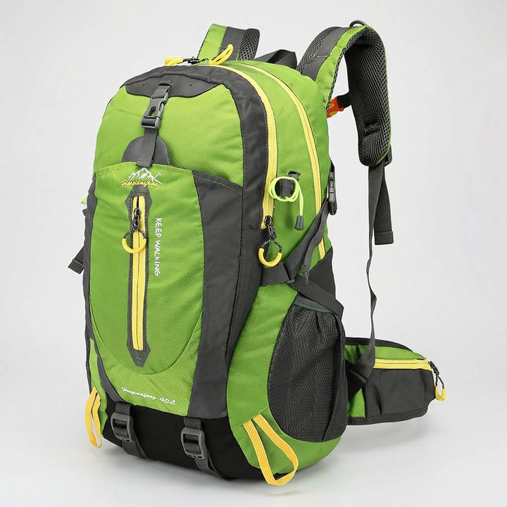 Wnętrze plecaka trekkingowego 40L. Przestronny, z miejscem na laptopa, idealny na podróże i codzienne wycieczki.