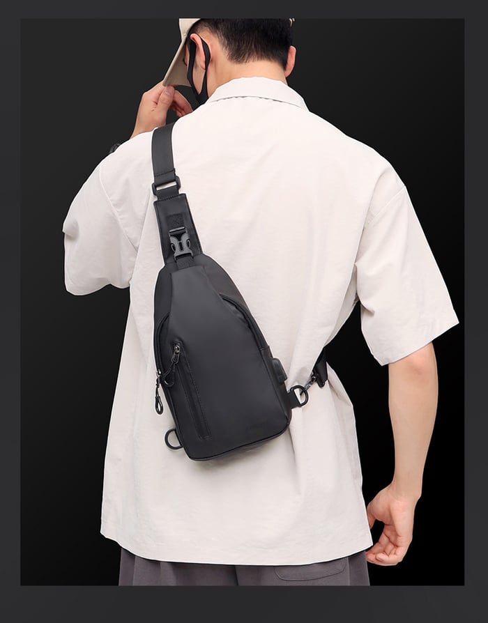 Miejska torba crossbody o minimalistycznym wyglądzie, idealna dla aktywnego stylu życia.