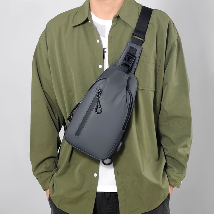 Wodoodporna torba crossbody unisex, idealna na dojazdy i spontaniczne wycieczki po mieście.