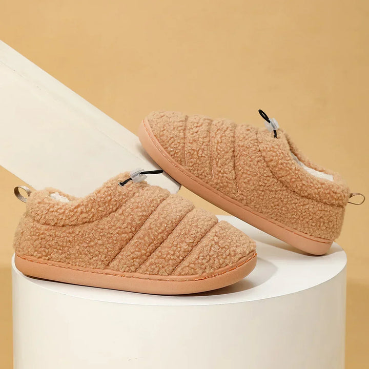 Stylowe kapcie unisex do domu, z antypoślizgową podeszwą, gwarantujące relaks i komfort stopom.