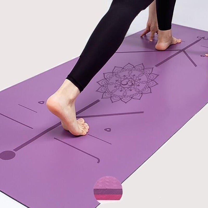 Trwała mata treningowa uniwersalna, antypoślizgowa, zapewnia komfort i stabilność podczas jogi i fitnessu.
