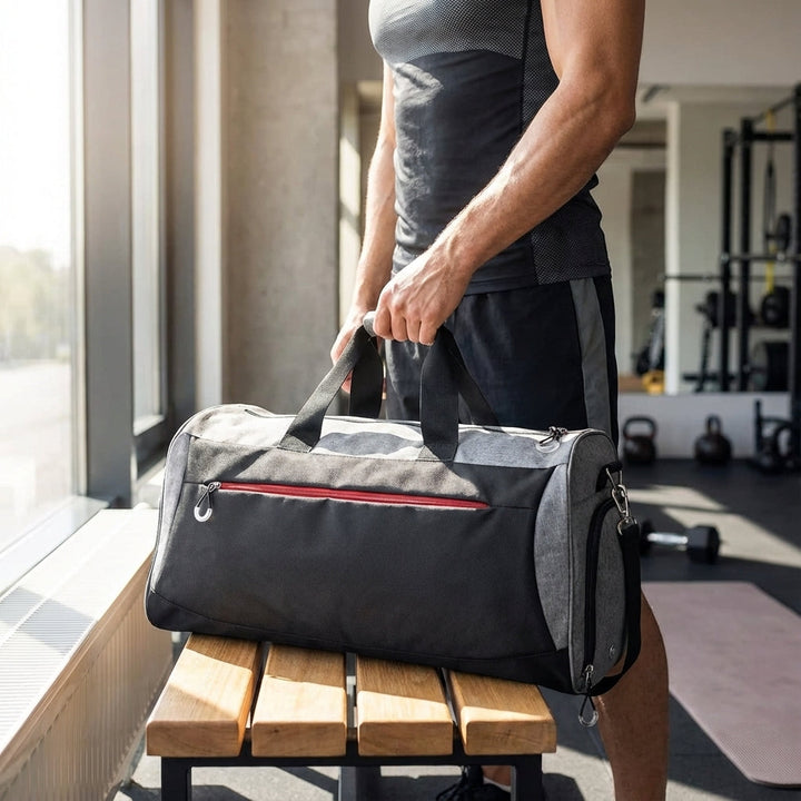 Uniwersalna torba sportowa 30L TravelDry, czarna. Idealna na trening, siłownię, podróż. Wodoodporna, unisex.