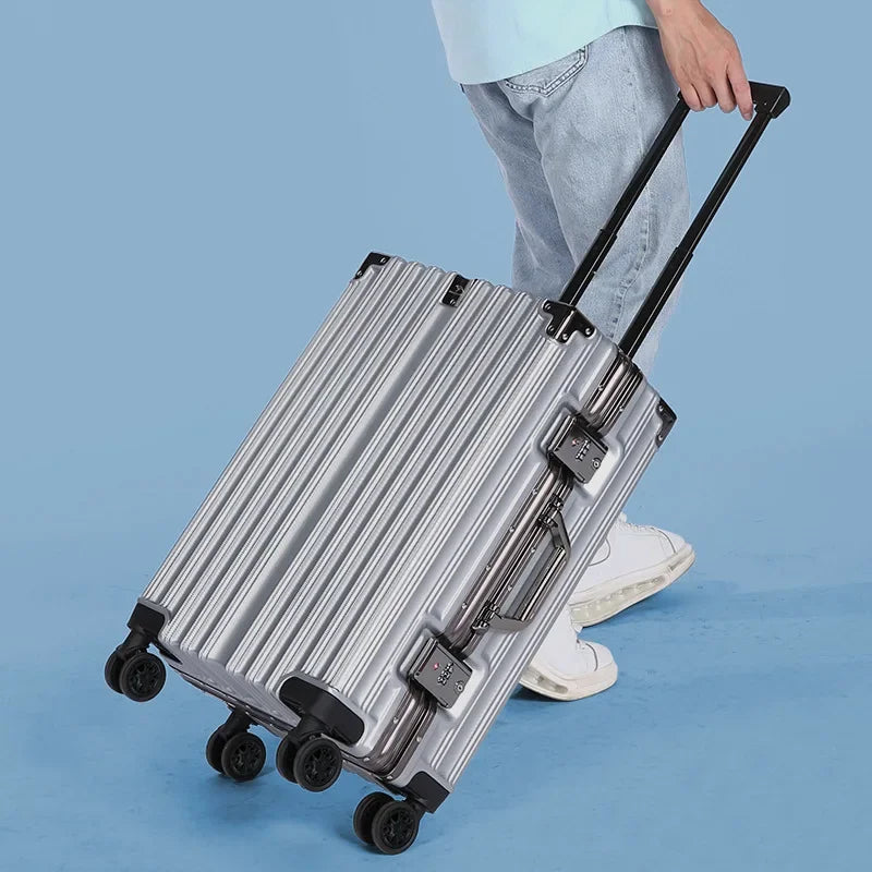 Lekka walizka podróżna Reykjavik z aluminiową ramą i cichymi, obrotowymi kółkami.