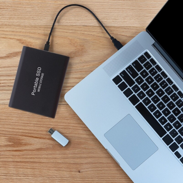 Uniwersalny zewnętrzny dysk SSD USB, kompatybilny z różnymi urządzeniami, szybka pamięć.