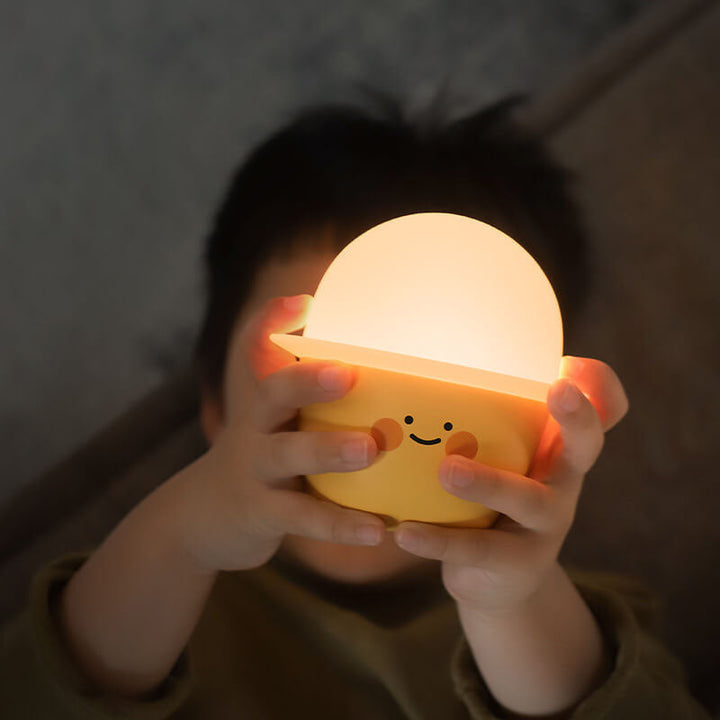 Lampka nocna LED. Relaksujące, nastrojowe światło do sypialni. Tworzy przytulną i spokojną atmosferę.