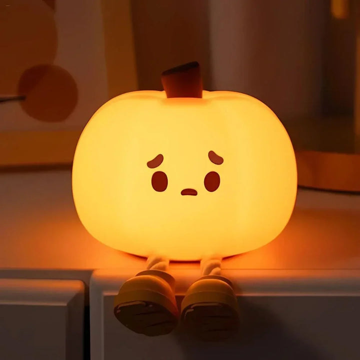 Delikatne światło LED z lampki nocnej, idealne dla spokojnego snu dzieci.