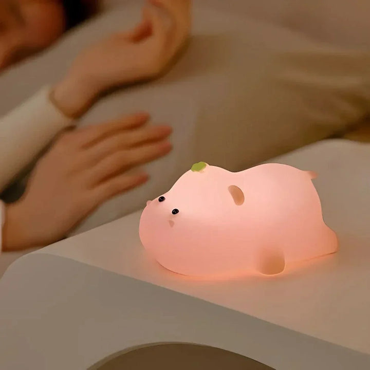 Kompaktowa lampka LED, idealne oświetlenie nocne do małych pomieszczeń.