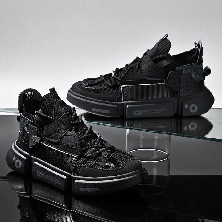 Szczegółowy widok sznurowania i języka w męskich sneakersach