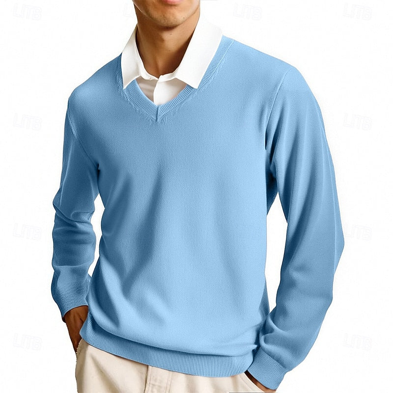 Elegancki sweter męski z serek wycięciem, zbliżenie na materiał