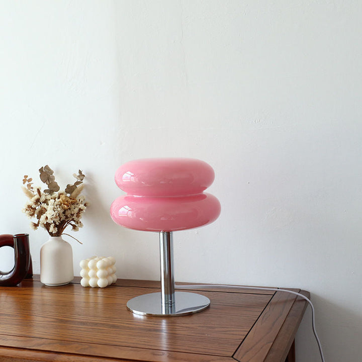 Oświetlenie do salonu: elegancka lampa stołowa LED z nastrojowym światłem.