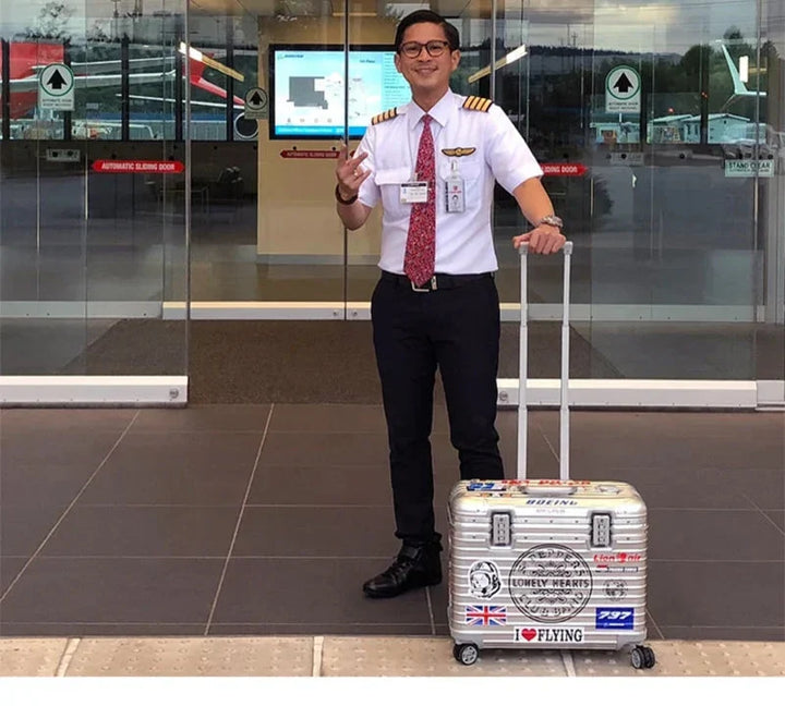Elegancka walizka Monaco z twardą skorupą. Stylowy, niezawodny bagaż z aluminium-magnez na każdą podróż.