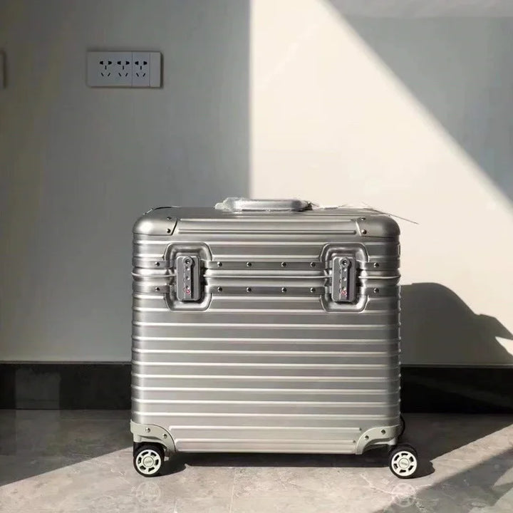 Wytrzymała walizka Monaco z aluminium-magnez, zamkiem TSA i cichymi kołami. Bezpieczny bagaż podróżny.